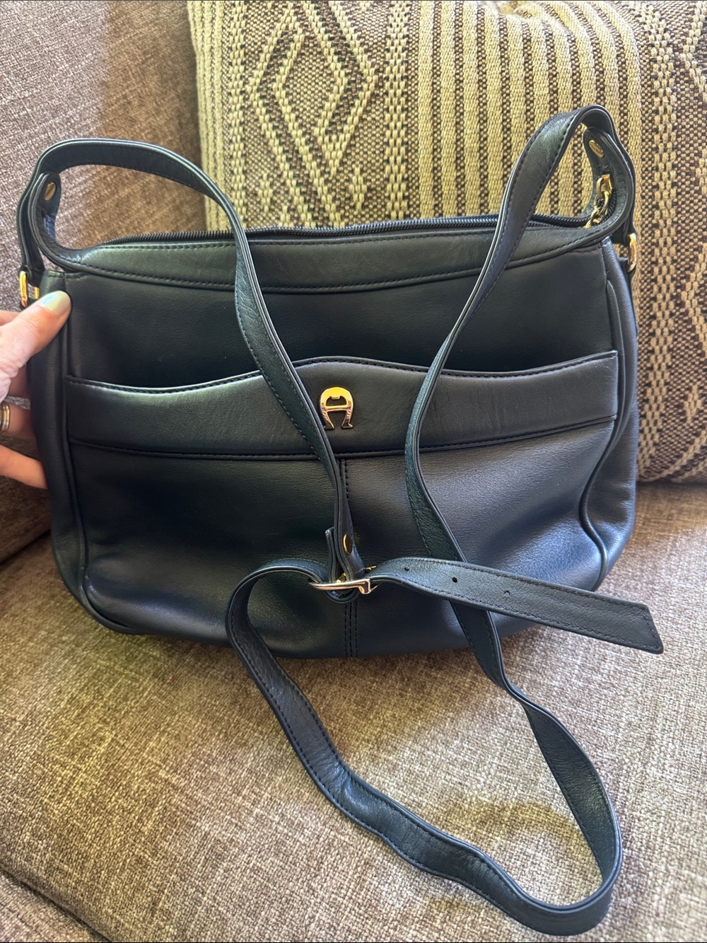 Leather Shoulder Bag in Blue Leather - Classic Everyday Carry